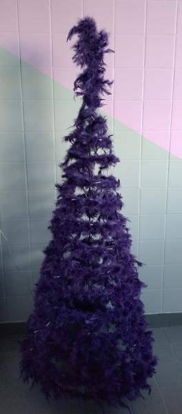 Feder-Weihnachtsbaum lila mit Beleuchtung